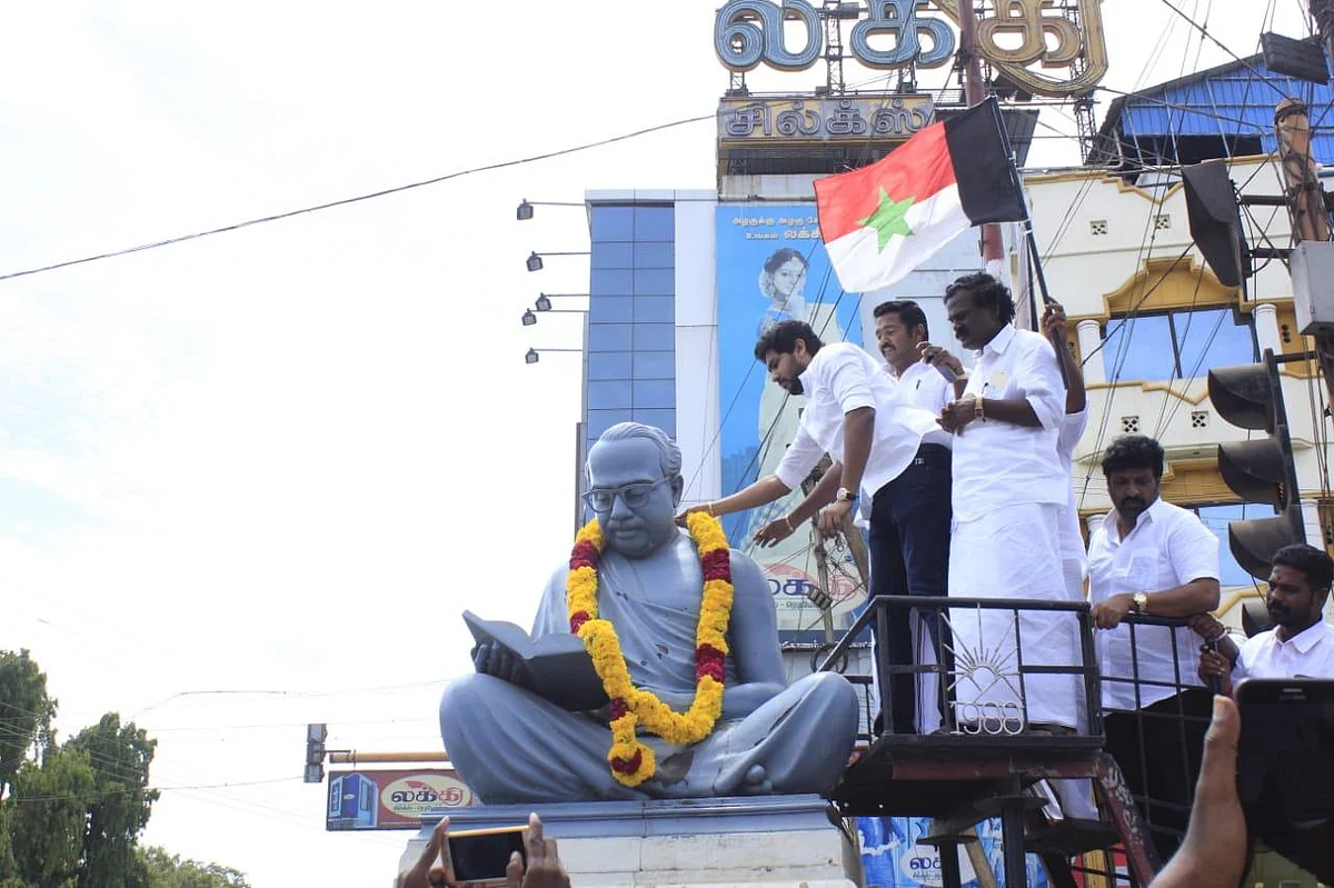 `அந்தக் கட்சியைப்போல் அ.தி.மு.க ஆகிவிடக் கூடாது!' - ஈ.பி.எஸ், ஓ.பி.எஸ்-ஸை எச்சரிக்கும் ஜெய் ஆனந்த்