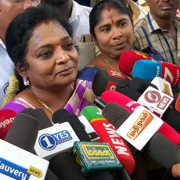 `கமலுக்குத் தைரியம் கொடுத்து இப்படிப் பேச வைத்து இயக்கும் சக்தி எது?!'- தமிழிசை கேள்வி