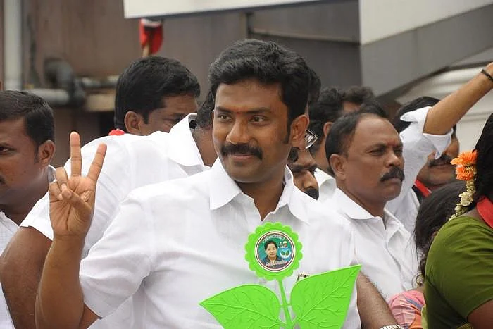 ஒரே கல்லில் இரண்டு மாங்காய் அடித்த ஓ.பி.எஸ்!- எடப்பாடி சிக்னல் கொடுத்தது எப்படி?