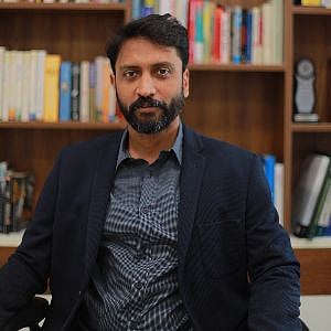 மருத்துவர் கார்த்திக் குணசேகரன்