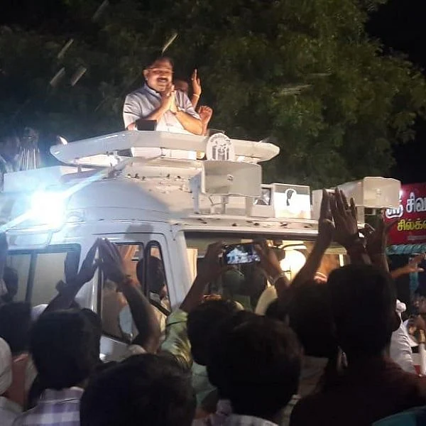 `எடப்பாடியை முதல்வராக்க வேலுமணியும் தங்கமணியும் விரும்பவில்லை!'- டி.டி.வி.தினகரன்