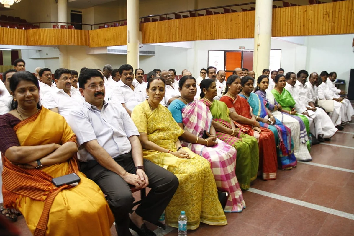 ` உதயநிதிக்காகக் கூடிய கூட்டம்தான்...ஆனால்?!' - ஸ்டாலின் குடும்பத்துக்கு அதிர்ச்சி கொடுத்த அறிவாலயம்