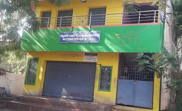 ஆற்றில் ஊற்றப்பட்ட 5,500 லிட்டர் ஆவின் பால்! - விஸ்வரூபம் எடுக்கும் ஆரணி பால் கலப்பட விவகாரம்
