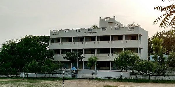 'அரசுப் பள்ளியில் ஆங்கில வழி சேர்க்கைக்கு கட்டணக் கொள்ளை!' -கேள்விக்குறியாகும் ஏழை மாணவர்களின் கல்வி !