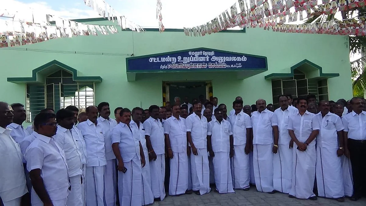 `கக்கன் தொகுதியிலயா இப்படி..!' - 15 ஆண்டுகளுக்குப்பின் திறக்கப்பட்ட எம்.எல்.ஏ அலுவலகம்