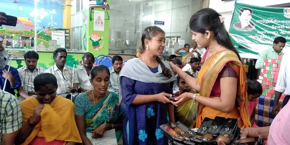 ``திருப்புமுனை ஏற்படுத்திய கலெக்டரம்மா நல்லா இருக்கோணும்'' - சேலம் பார்வையற்றோர் நெகிழ்ச்சி