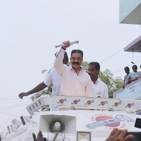 ``மாற்றான் கொடுத்ததை `பெயராக', `மதமாக' கொள்வது அறியாமை!" - `இந்து' சர்ச்சை குறித்து கமல் மீண்டும் விளக்கம்