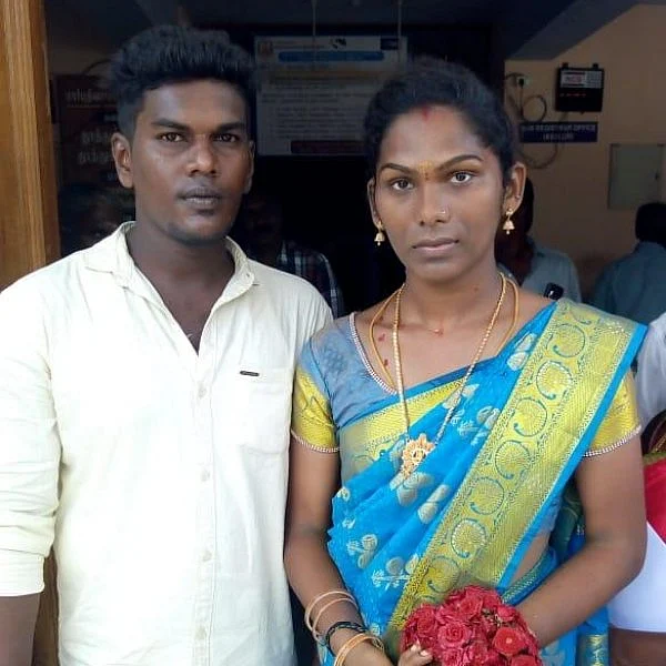 தமிழகத்திலேயே முதல்முறையாக ஆண் - திருநங்கை திருமணத்துக்குப் பதிவுச் சான்றிதழ்!