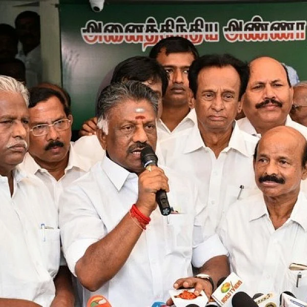 `ஆட்டத்தைத் தொடங்கிய வைத்தி; அமைதிப்படுத்திய அறிக்கை!' - ஒற்றைத் தலைமையைத் தூண்டிவிட்டது யார்?