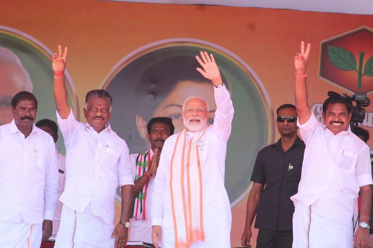 `எடப்பாடி பழனிசாமிக்கு செக் வைக்கிறாரா ஓ.பி.எஸ்?’ - டெல்லியில் நடக்கும் பேச்சுவார்த்தை!