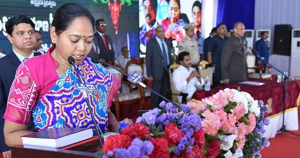 உள்துறை அமைச்சரான பட்டியலினப் பெண்! - கேபினெட்டில் மாஸ் காட்டும் ஜெகன்மோகன் ரெட்டி