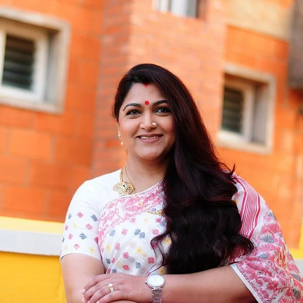 ``பார்ட்டி வொர்க் பண்றேன்... சீட் கொடுக்கிறது அவங்க இஷ்டம்!" - குஷ்பு