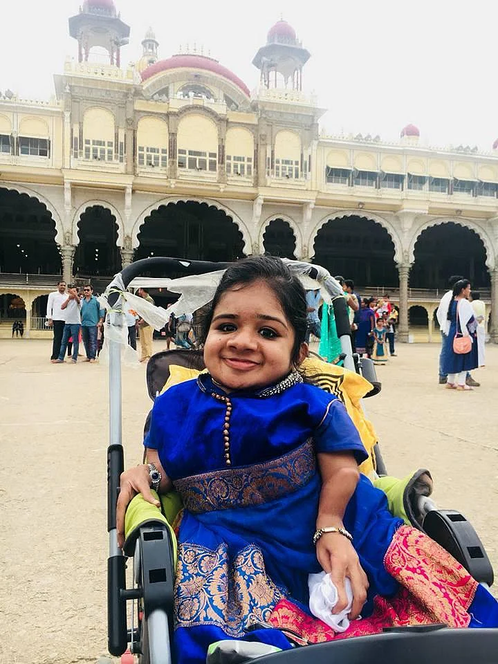 `ஆக்சிஜன் சிலிண்டர் இருந்தால்தான் உயிர் வாழ முடியும்!'- யூ.பி.எஸ்.சி தேர்வு எழுதிய கேரள பெண்