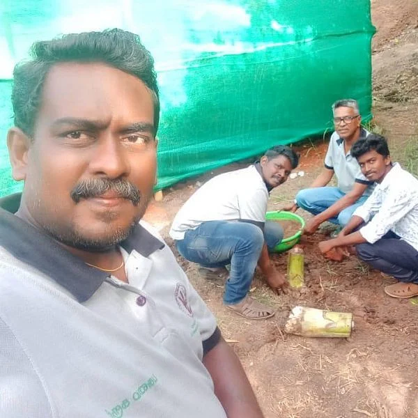 இப்படியும் பரிசு கொடுக்கலாம்... பிறந்த நாளில் இளைஞரை நெகிழவைத்த நண்பர்கள்!