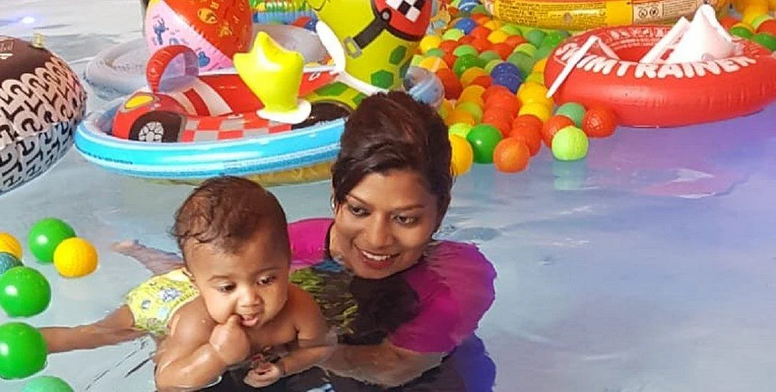 `மனஅழுத்தத்தைப் போக்கும் வழி' - பிறந்த குழந்தைகளை நீந்தவிடும் ஸ்பா!