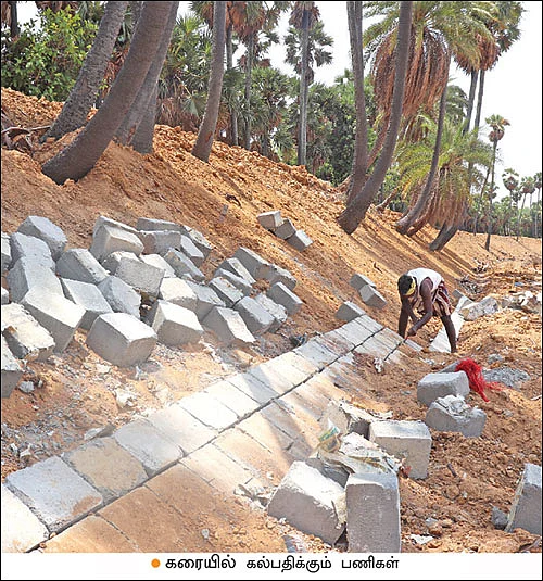நிலம்... நீர்... நீதி! - கரையில் கல் பதிக்கும் பணிகள்... உற்சாகத்தில் விவசாயிகள்..!