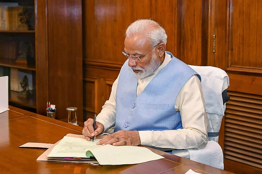 `அலுவலகங்களுக்கு வாருங்கள்; வீட்டில் இருந்து பணி செய்யக் கூடாது’- அமைச்சர்களுக்கு மோடி அட்வைஸ்