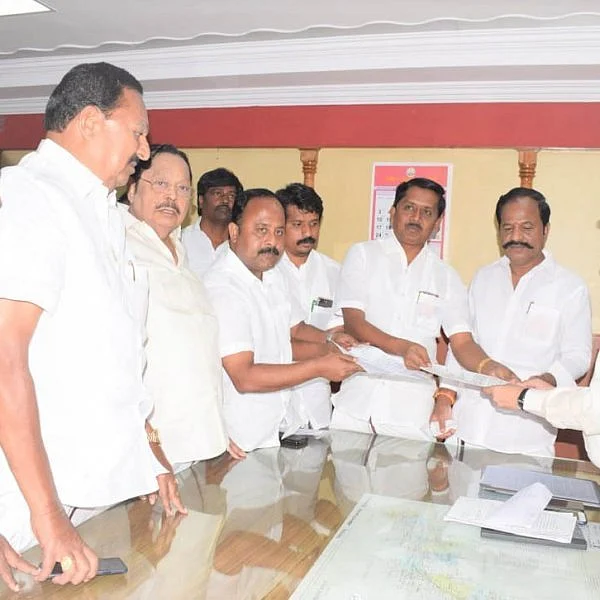 `யாரும் வாய்திறக்கக் கூடாது; அ.தி.மு.க-வில் வாய்ப்பூட்டுச் சட்டம்!' - துரைமுருகன் கிண்டல்
