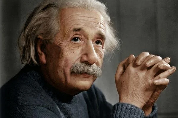 IQ டெஸ்ட்டில் அபாரம் - ஐன்ஸ்டீனையும், ஸ்டீபன் ஹாக்கிங்கையும் பின்னுக்குத் தள்ளிய 11 வயது மாணவி!