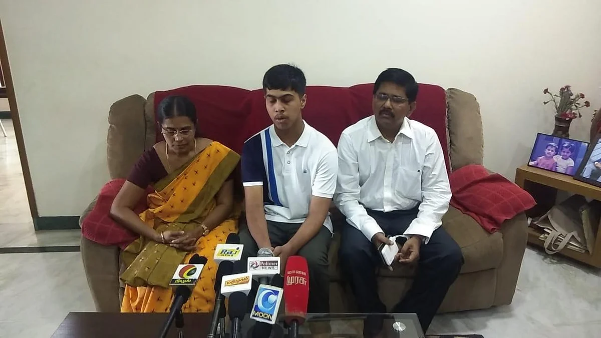 "நீட் தேர்வு எளிதுதான்; தற்கொலை வேண்டாம்!" - தேசிய அளவில் 5-ம் இடம் பிடித்த மாணவர் உருக்கம்