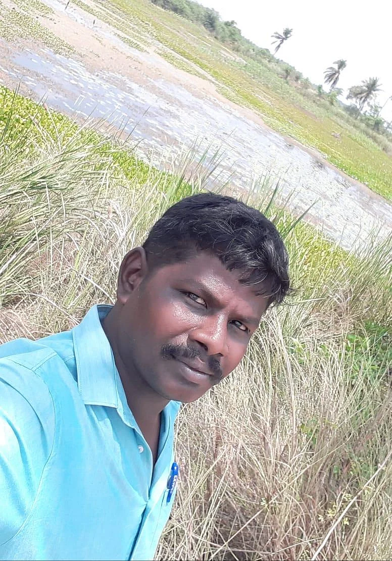 இப்படியும் பரிசு கொடுக்கலாம்... பிறந்த நாளில் இளைஞரை நெகிழவைத்த நண்பர்கள்!