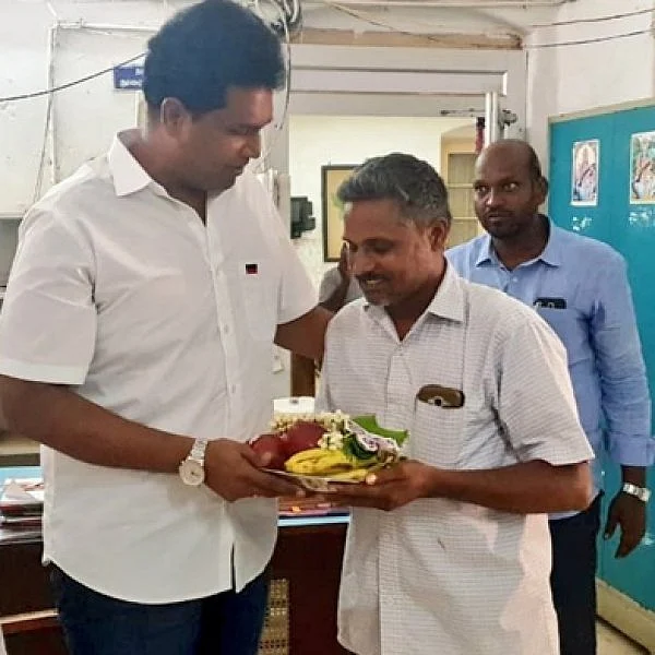 `பூ, வெற்றிலை பாக்கு, தாம்பூலம்..!' - மக்கள் பணி செய்ய வி.ஏ.ஓவுக்கு அழைப்புவிடுத்த எம்.எல்.ஏ