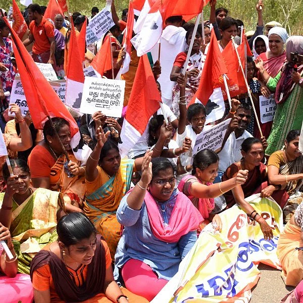 புதுக்கோட்டை அருகே மதுபான ஆலையை மூடக்கோரி போராட்டம்! - 160 பெண்கள் உட்பட 250 பேர் கைது