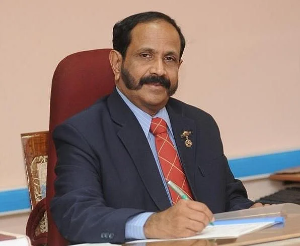 படிப்பு அரசியலுக்கு உதவுகிறதா... அரசியல்வாதிகளின் நச் பதில்கள்!