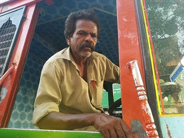 'இந்நகரின் தாகம் இவர்களால்தான் தணிகிறது!' சாந்தி அக்காவும் விஜயகுமார் அண்ணனும் #WhereisMyWater