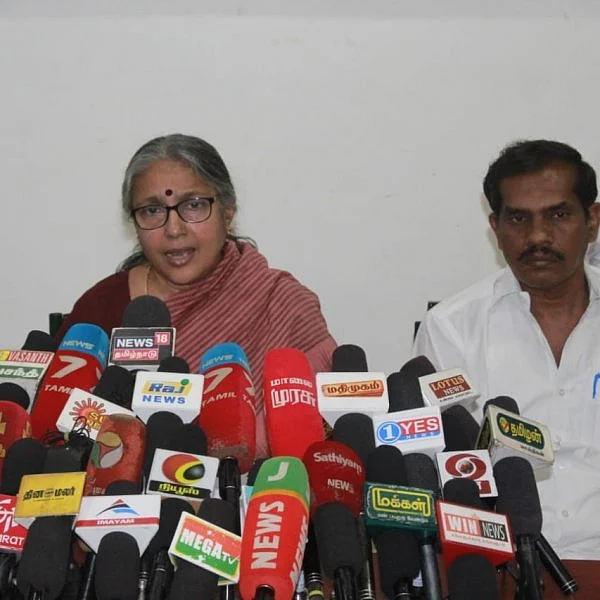 `மனசாட்சியே இல்லாம பேசியிருக்கிறார்!' - அமைச்சர் வேலுமணியைச் சாடும் வாசுகி