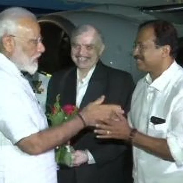 இரண்டாவது முறை பிரதமரான பின் பங்கேற்கும் முதல் நிகழ்ச்சி - கேரளா வந்தடைந்தார் பிரதமர் மோடி