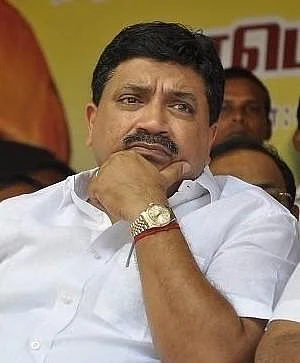 படிப்பு அரசியலுக்கு உதவுகிறதா... அரசியல்வாதிகளின் நச் பதில்கள்!