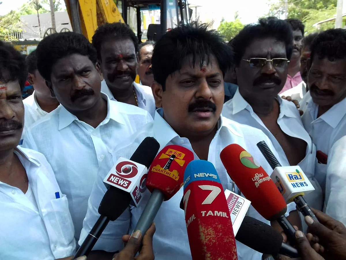 `ஓ.பி.எஸ், ஈ.பி.எஸ் ஆகியோர் அ.தி.மு.க-வின் இரு கண்கள்!' - அமைச்சர் மணிகண்டன்