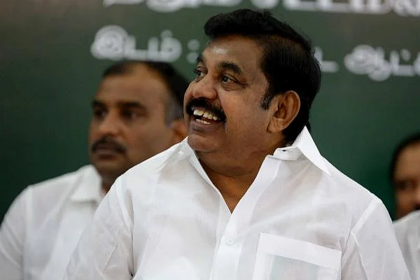 `இப்ப நிலைமை சரியில்ல; நான் பேசி வாங்கித் தர்றேன்!' - பொங்கிய மகனை சமாதானப்படுத்திய ஓ.பி.எஸ்