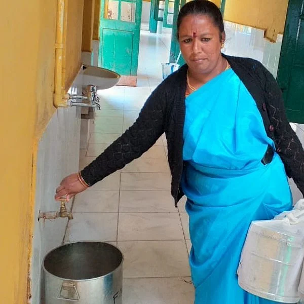 `30,000 லிட்டர் வேணும்; ஆனா, 5,000 லிட்டர்தான் கிடைக்குது!' - தண்ணீரின்றித் தவிக்கும் குன்னூர் அரசு மருத்துவமனை