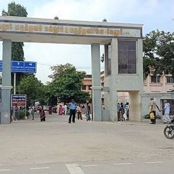 ‘எங்ககிட்ட திருட எப்படி மனசு வருதுனே தெரியல!’ - வேலூர் அரசு மருத்துவமனையில் நோயாளிகள் குமுறல்