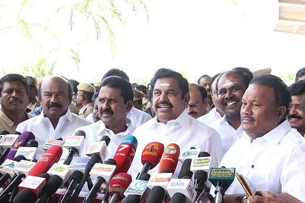 `நமது அம்மா'வில் தொடங்கிய எதிர்ப்பு... பி.ஜே.பி-யுடன் அ.தி.மு.க உறவு முறிவா..?