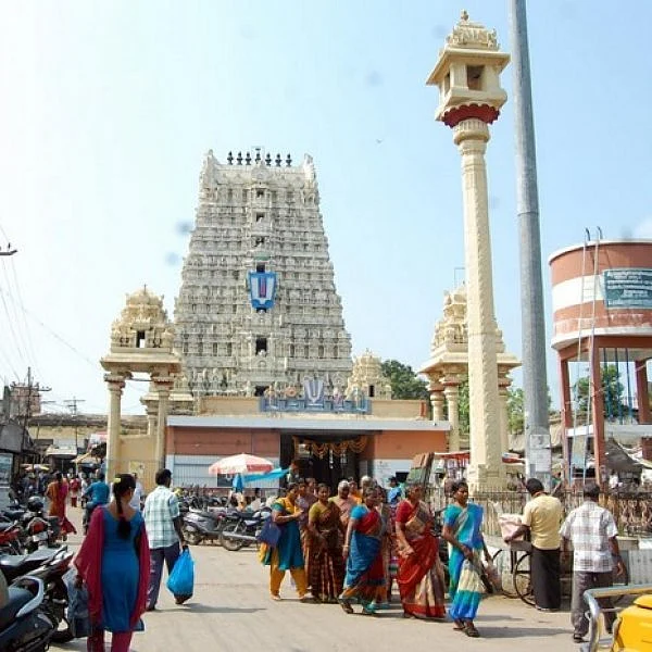 சமபால் ஈர்ப்பால் தாலி கட்டிக்கொண்ட சிறுமிகள்!- பெற்றோர்கள் கண்ணீர்; போலீஸ் எடுத்த ஆக்ஷன்