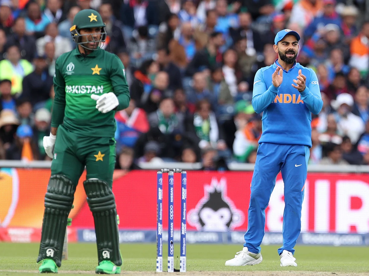 `தீப்பொறி' சர்ஃப்ராஸ், திருப்பிக்கொடுத்த கோலி! - #INDvPAK மீம் ரிப்போர்ட்!