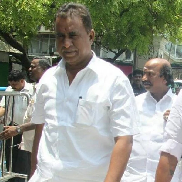 ``சென்னைக்குத் தண்ணீர் வழங்க ரூ. 233 கோடியில் திட்டம் இருக்கிறது!" - அமைச்சர் வேலுமணி