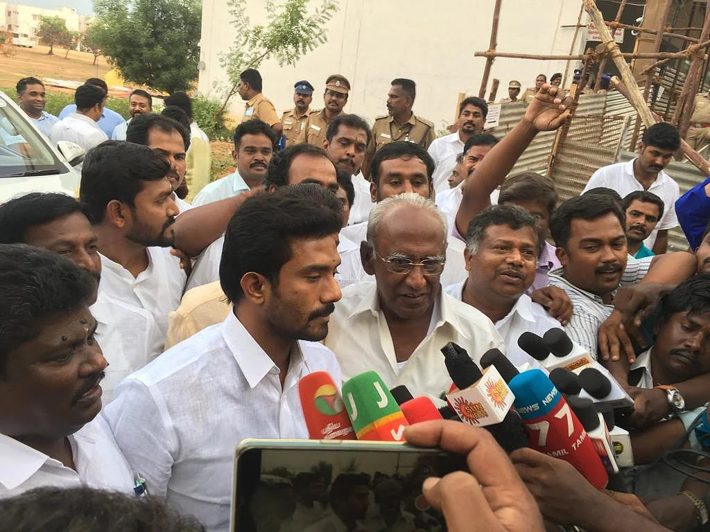 ``இந்த வெற்றியை ஜெயலலிதாவுக்கு காணிக்கையாக்குகிறேன்!” - எம்.பி ஆனார் ரவீந்திரநாத்குமார்