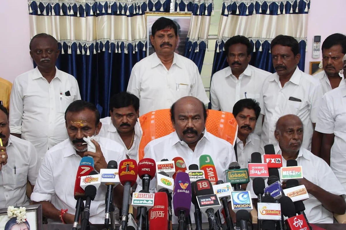 `வழக்கை வாபஸ் வாங்குங்கள்' என்றார் எடப்பாடி! - ராஜன் செல்லப்பாவுக்குக் கரம் நீட்டும் கே.சி.பி