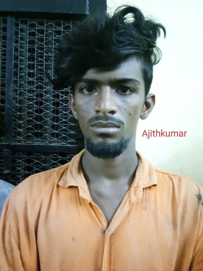 `இந்த ஸ்பேர் பார்ட்ஸ் உன் பைக்குக்கு செட்ஆகாது!'- திருட ஐடியா கொடுத்த மெக்கானிக்