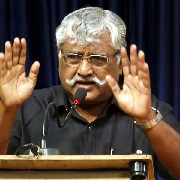 வாட்ஸ்அப்பில் பரவிய சுப.வீரபாண்டியன் படம் ... நாம் தமிழர் கட்சியினர் காரணமா?
