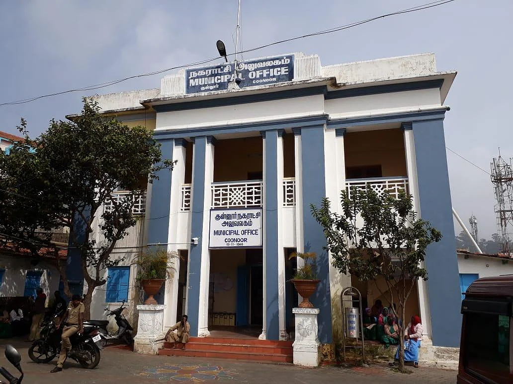 `30,000 லிட்டர் வேணும்; ஆனா, 5,000 லிட்டர்தான் கிடைக்குது!' - தண்ணீரின்றித் தவிக்கும் குன்னூர் அரசு மருத்துவமனை
