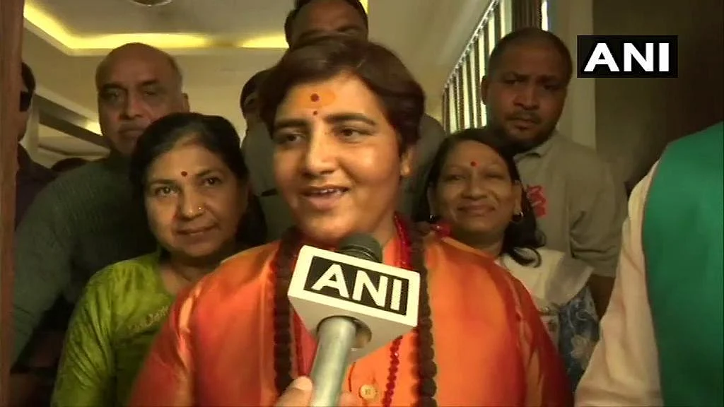 பிரக்யாவுக்கு சாதகமான கருத்துக்கணிப்பு - பழைய வழக்கைக் கையில் எடுக்கும் காங்கிரஸ்!