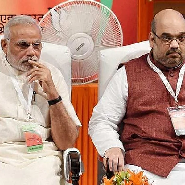 தமிழக பி.ஜே.பி-க்குள் பூகம்பம்... கூண்டோடு மாற்ற மோடி முடிவு! யார் அந்த இருவர்?