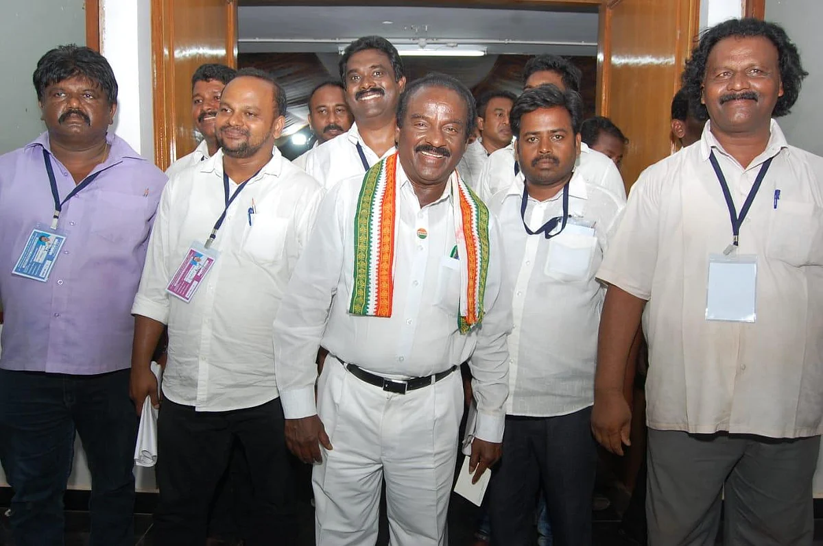 `மத்தியில் காங்கிரஸ் ஆட்சி அமையவில்லை என்ற கவலை இல்லை!' - வசந்தகுமார் சர்ச்சை பேட்டி