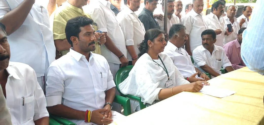 விகடன் செய்தி எதிரொலி - ராசிமலை சென்ற ஓ.பி.எஸ், ரவீந்திரநாத் குமார்