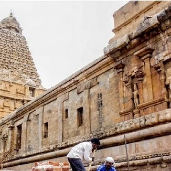 ``தஞ்சாவூர்ல 50 குளங்களைக் காணோம் சார்!” - கோட்டாட்சியரை அதிரவைத்த சமூக ஆர்வலர்